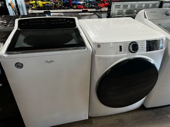 Washer dryer set electric. $$700. Free Modesto delivery 🚚 and setup