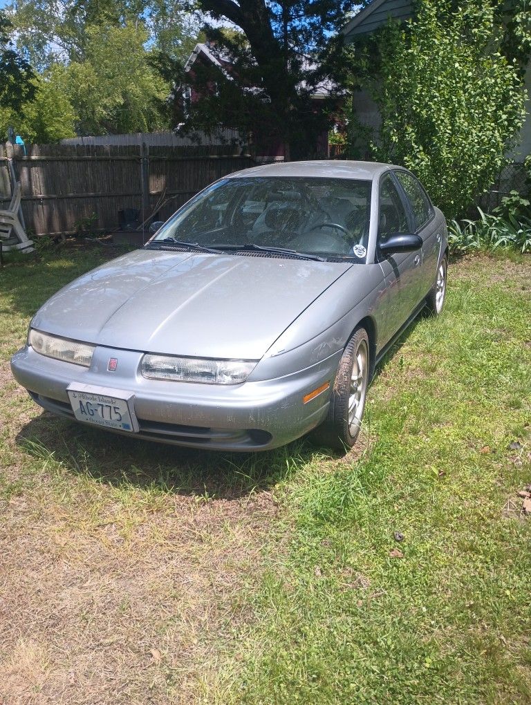 1997 Saturn Antique Don't Need Sticker, Needs Exhaust But Otherwise Runs Great 164 Thousand Miles
