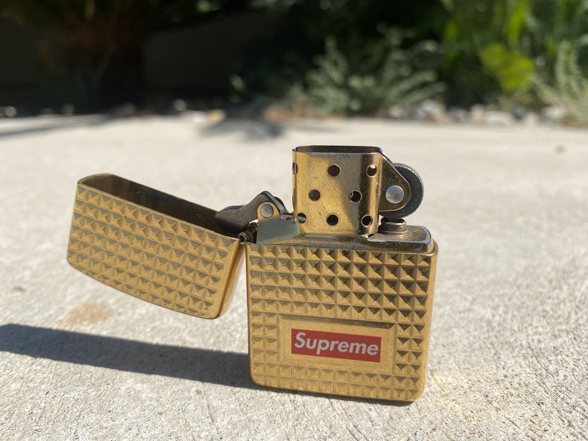 Supreme Gold Zippo Dimond Cut Lighter