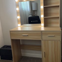Vanity Desk with Mirror