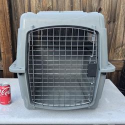 Petmate Sky Kennel Ultra Airline Approved Pet Carrier / Cat / Dog / Puppy / Animal Kennel Crate Cage