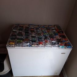 HOT WHEELS AND MATCH BOX CARS.  ( 96 ) AND 2  MATCH BOX CARS AND A 4 PACK OF TOP GUN