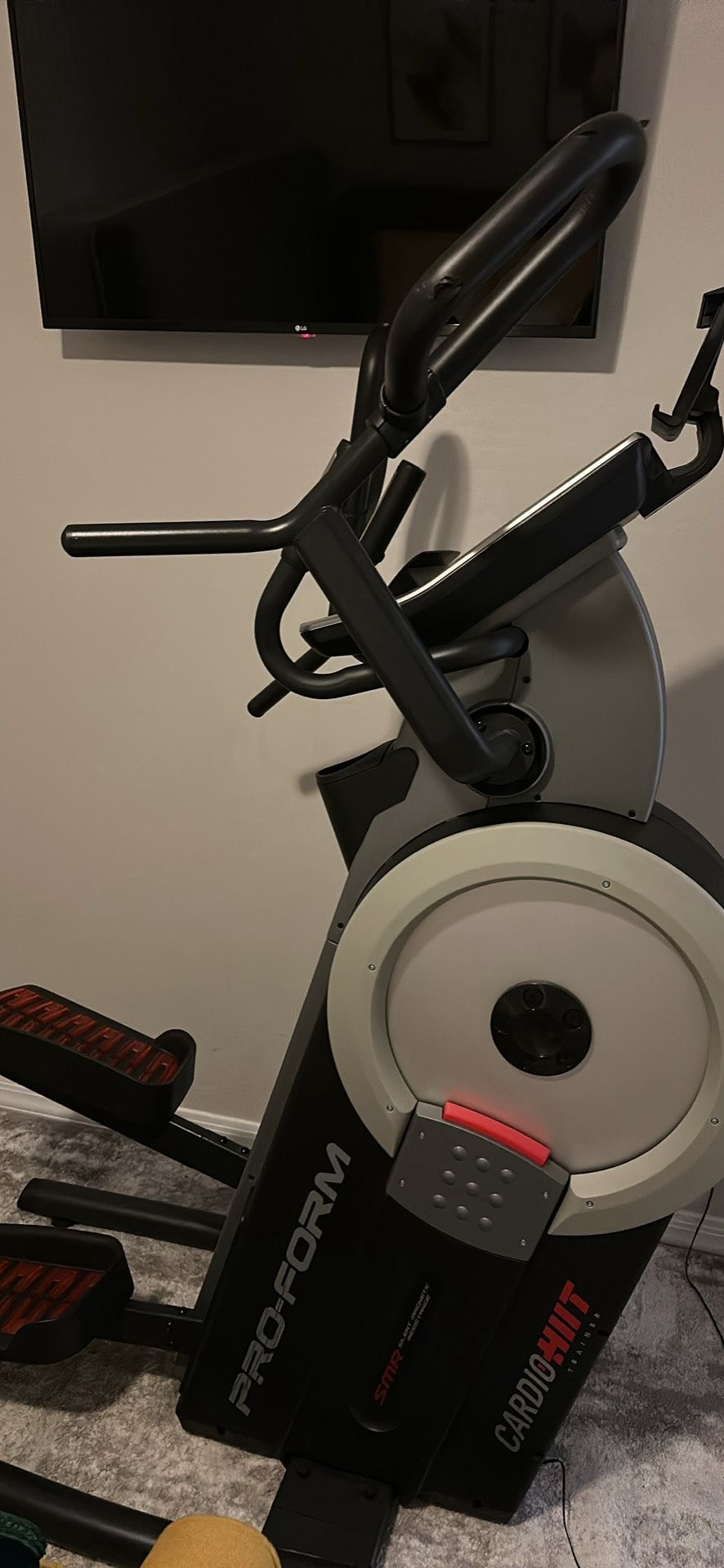 PRO FORM ELLIPTICAL MACHINE 
