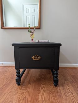 Vintage Lane Solid Wood End Table / Side Table – Painted Black