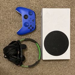 Xbox Series S , Turtle Beach Headphones, (2!) Xbox Controllers