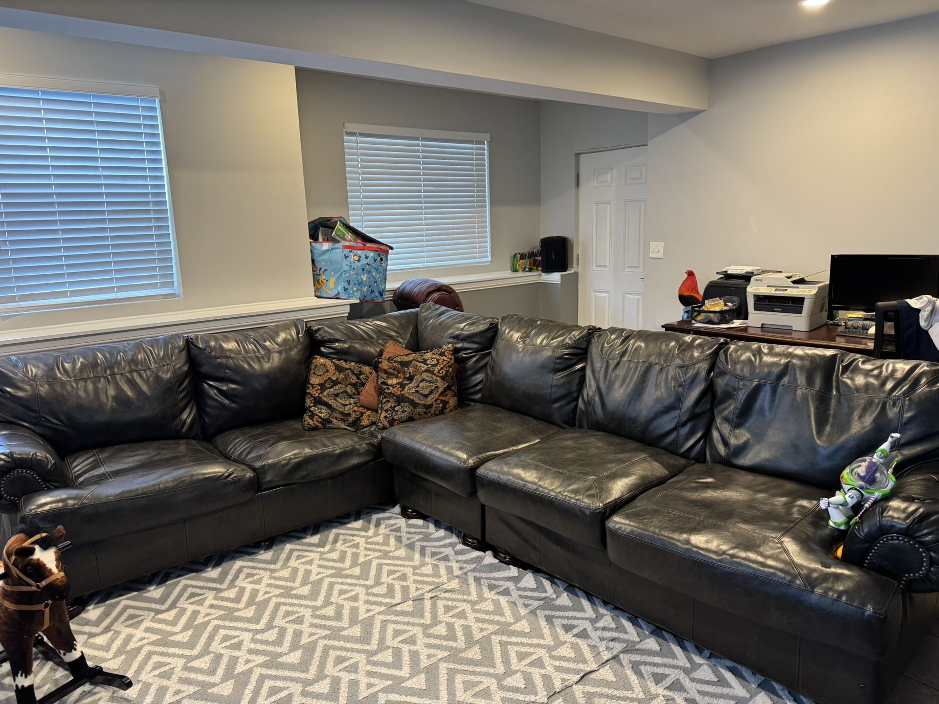 Living Room Sectional With Or Without Recliners Available.