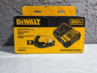 DeWalt 20V Max 5Ah Battery and Charger Kit DCB205C