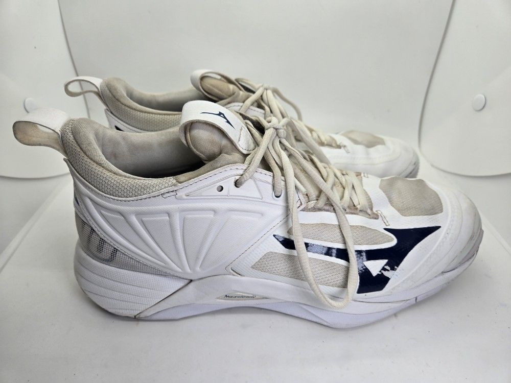 Mizuno Wave Momentum 2 Volleyball Shoes Women's 10 White Court Athletic Sneakers