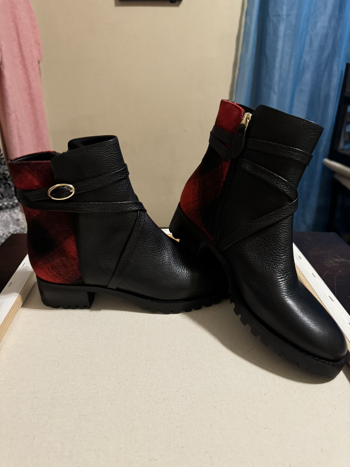 TALBOTS BELTED LEATHER ANKLE BOOTS Size 7.5 Women
