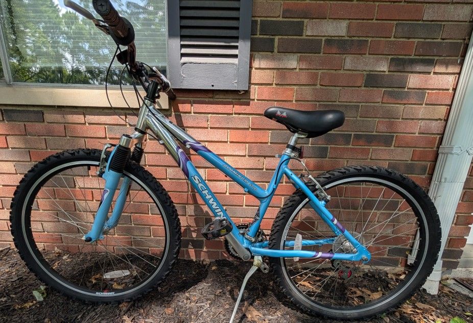 26" SCHWINN BIKE