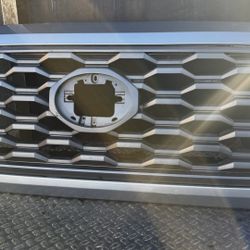 2016-2023 Toyota Tacoma Grille OEM  