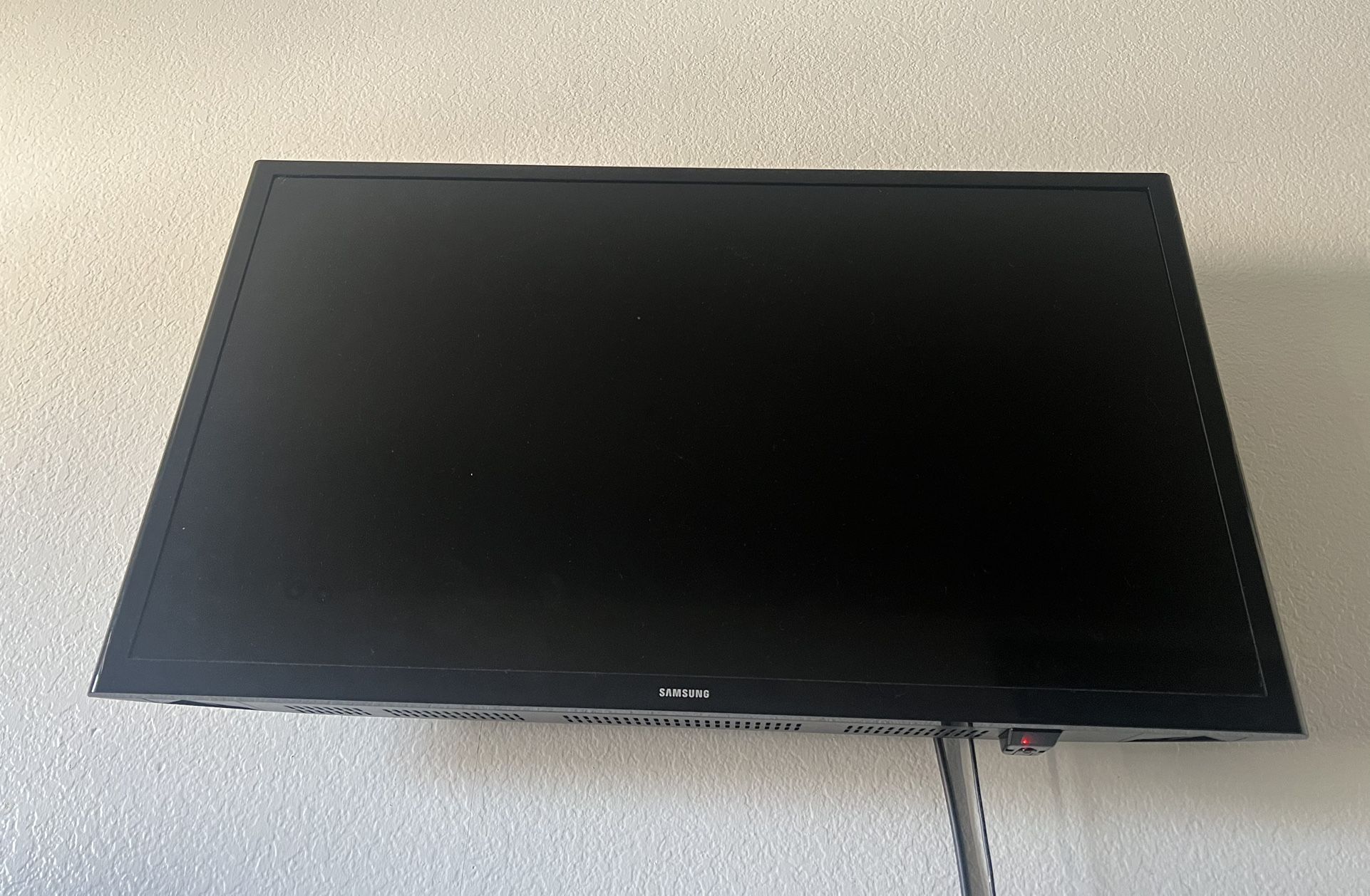 SAMSUNG TV W/ Stand & Wall Mount