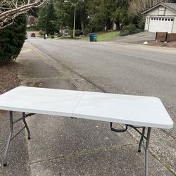Folding 6’ Long Table Lightweight Outdoor Indoor Table in Good Condition