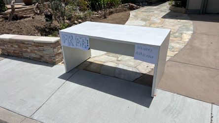 Large sturdy melamine desk / table FREE