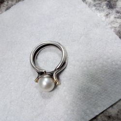 Ladies Silver & Pearl ring 