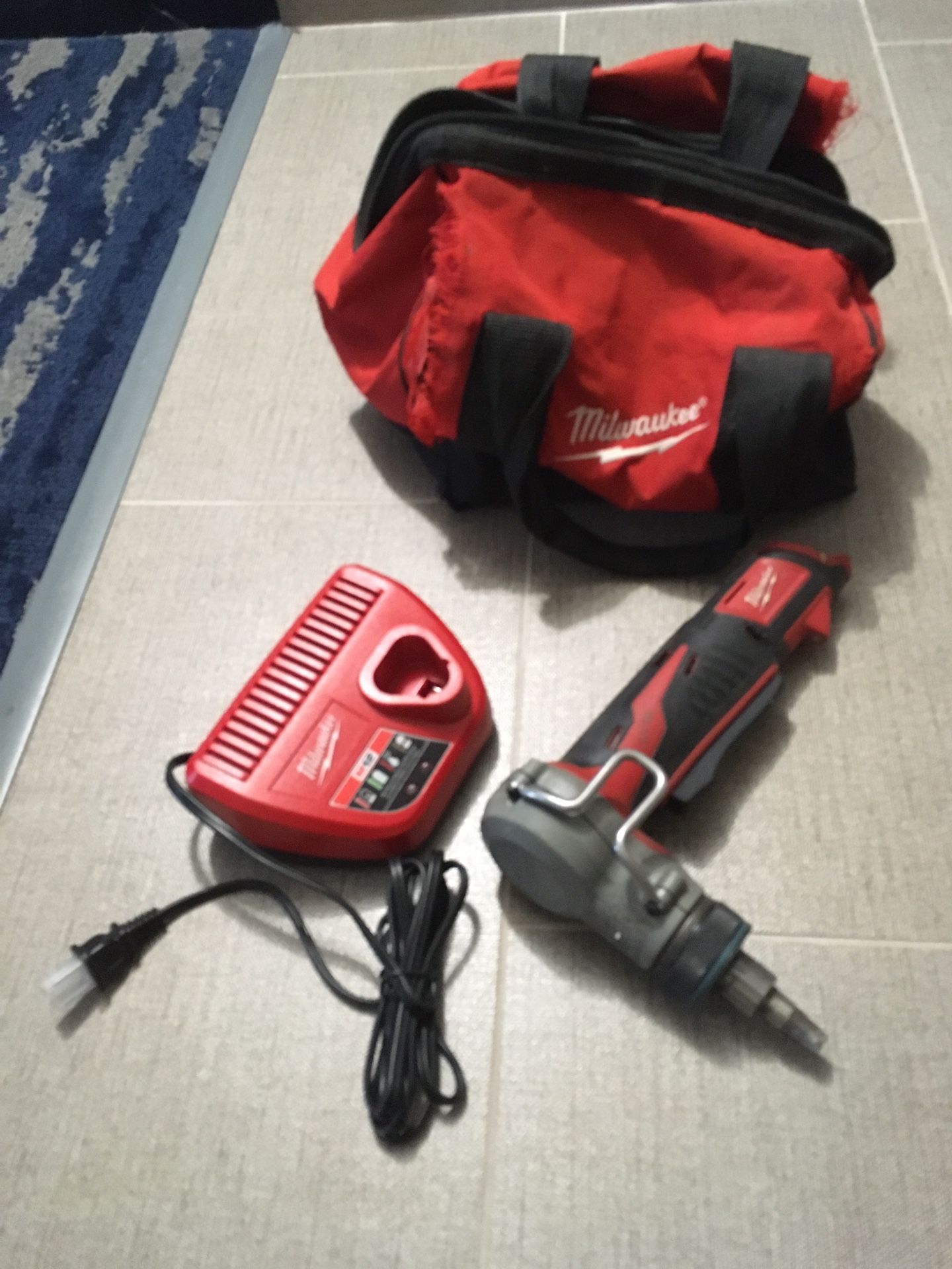 pro pex half inch milwaukee m12 expansion tool with charger and bag