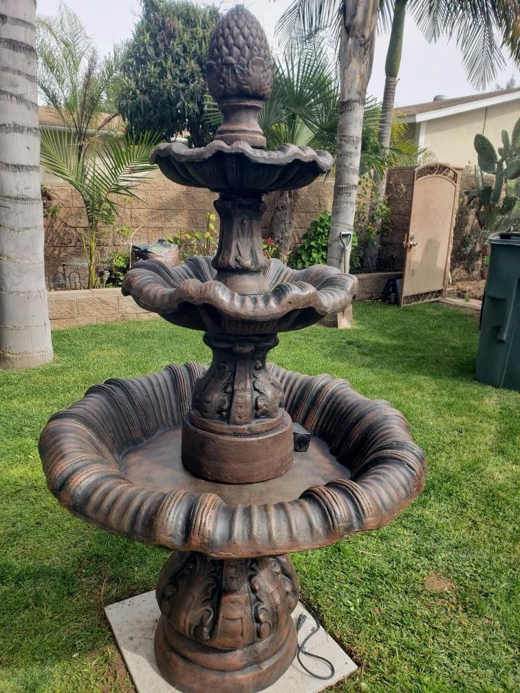 New 6ft Tall Pineapple Water Fountain 