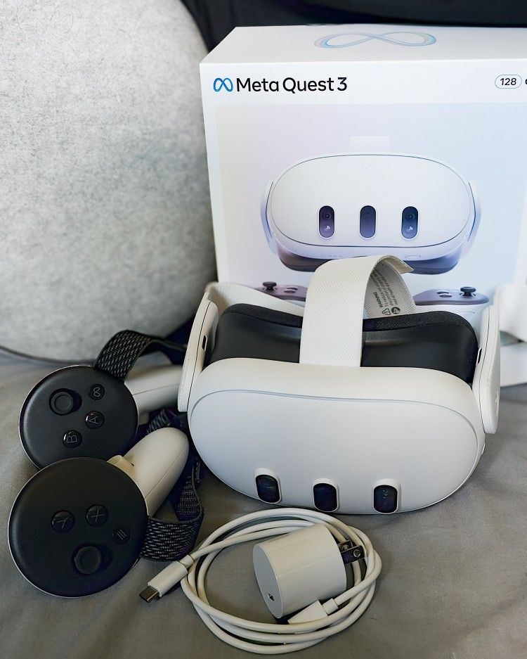 Meta Quest 3 128 GB with Carying Case
