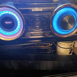 Samsung Stereo System Come With Two Speakers