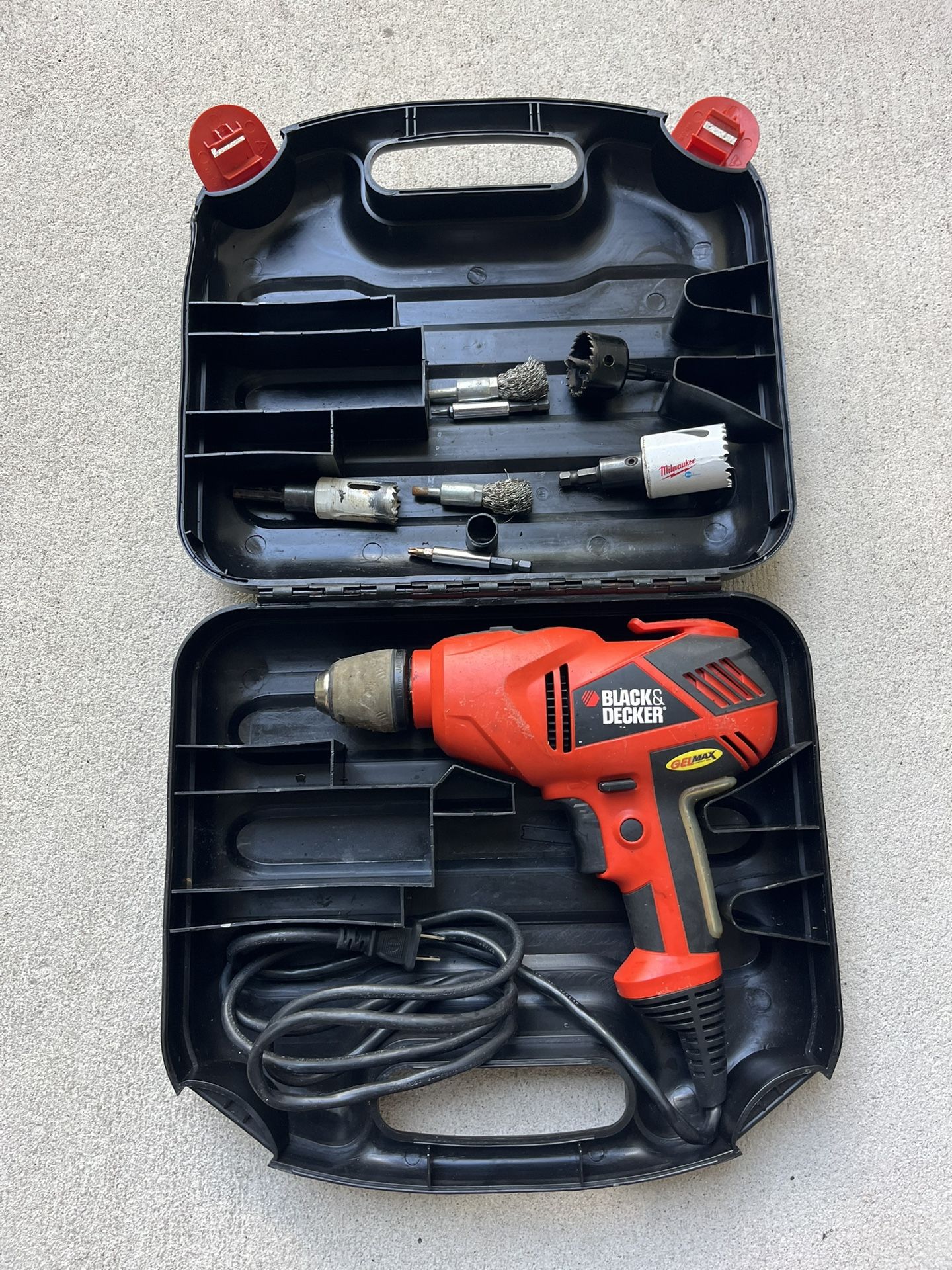 Drill / Driver Black & Decker DR320KG 3/8" VSR with Case and Bits