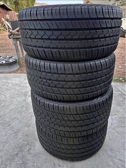 Set of lionhart tires Rear 285/35/20.     Front 255/35/20