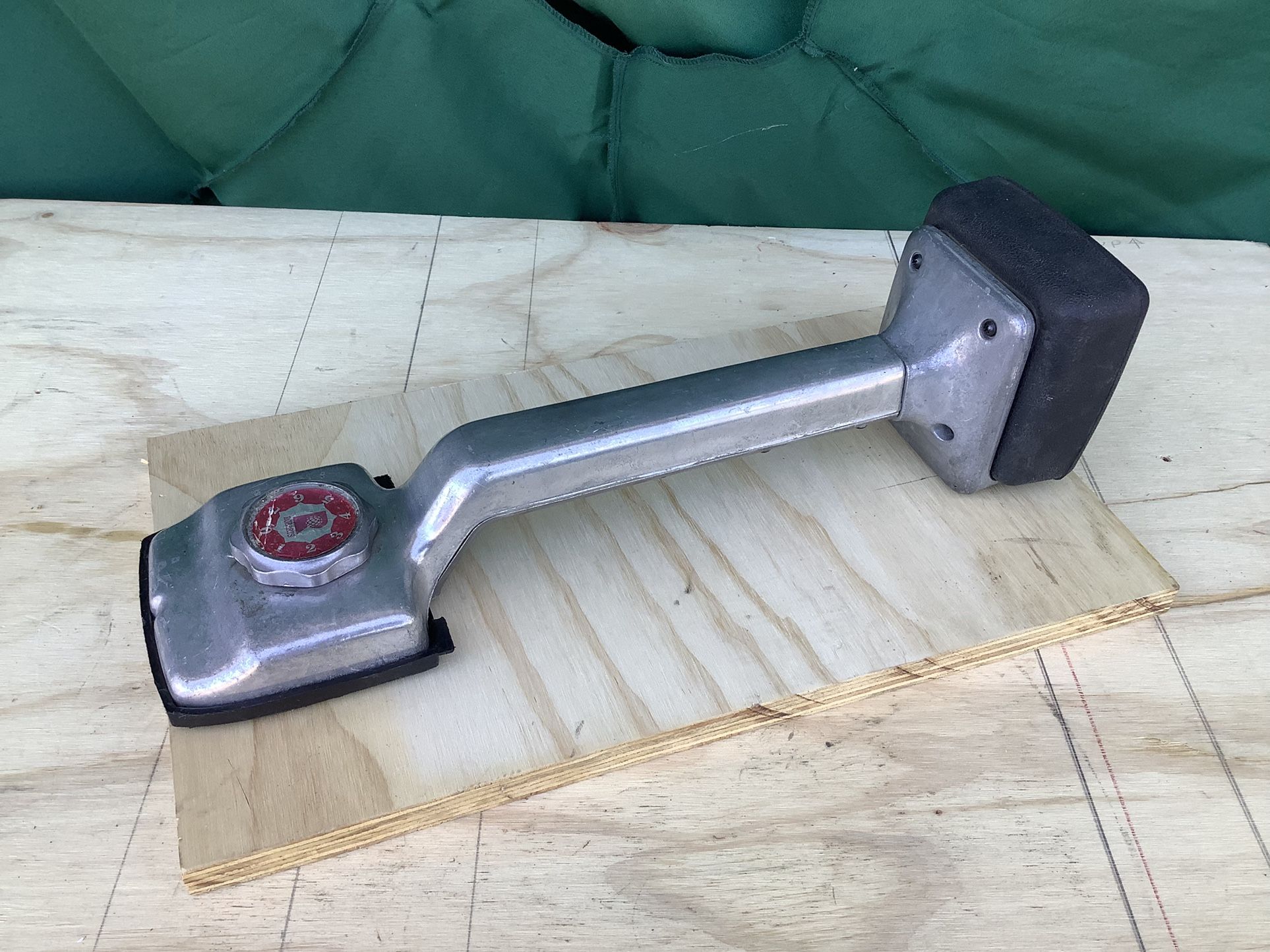 Roberts 10-412 Knee Kicker