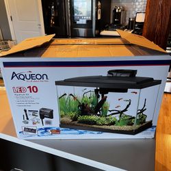 10 Gallon Fish Tank And Turtle Dock 