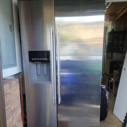 WHIRLPOOL DOUBLE DOOR STAINLESS STEEL FRIDGE