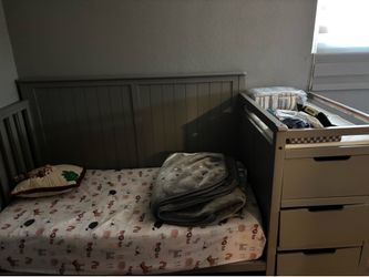 Crib / toddler bed