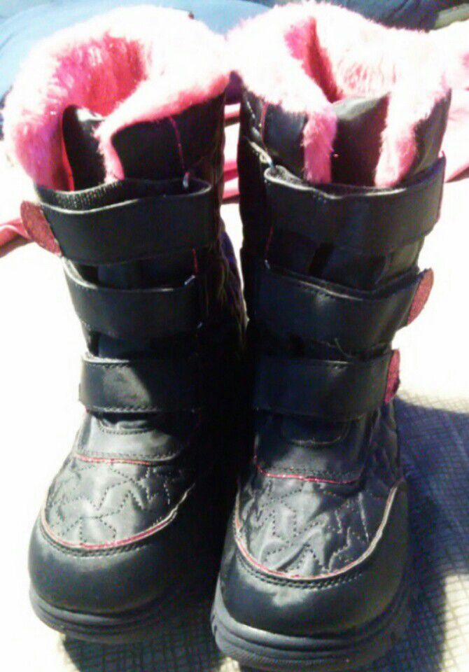 Girl's Size 4 Snow Boots/Botas de Nieve talla 4