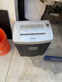 Fellowes Paper Shredder