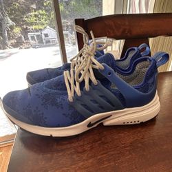 Woman’s Blue Nike Prestos 