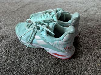 Babolat Tennis Shoes size 6