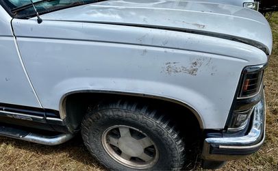 Passenger side fender/ 99 Chevy