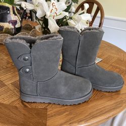 Never Worn UGGS