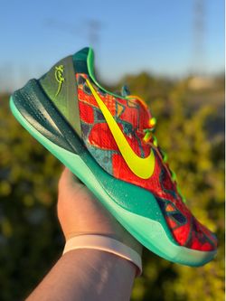 Kobe 8 ‘What The’ sizes 7.5m, 10m & 12m