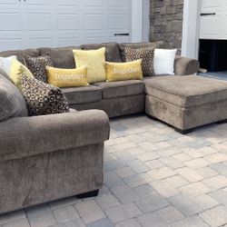 Beautiful Brown Sectional Sofá 