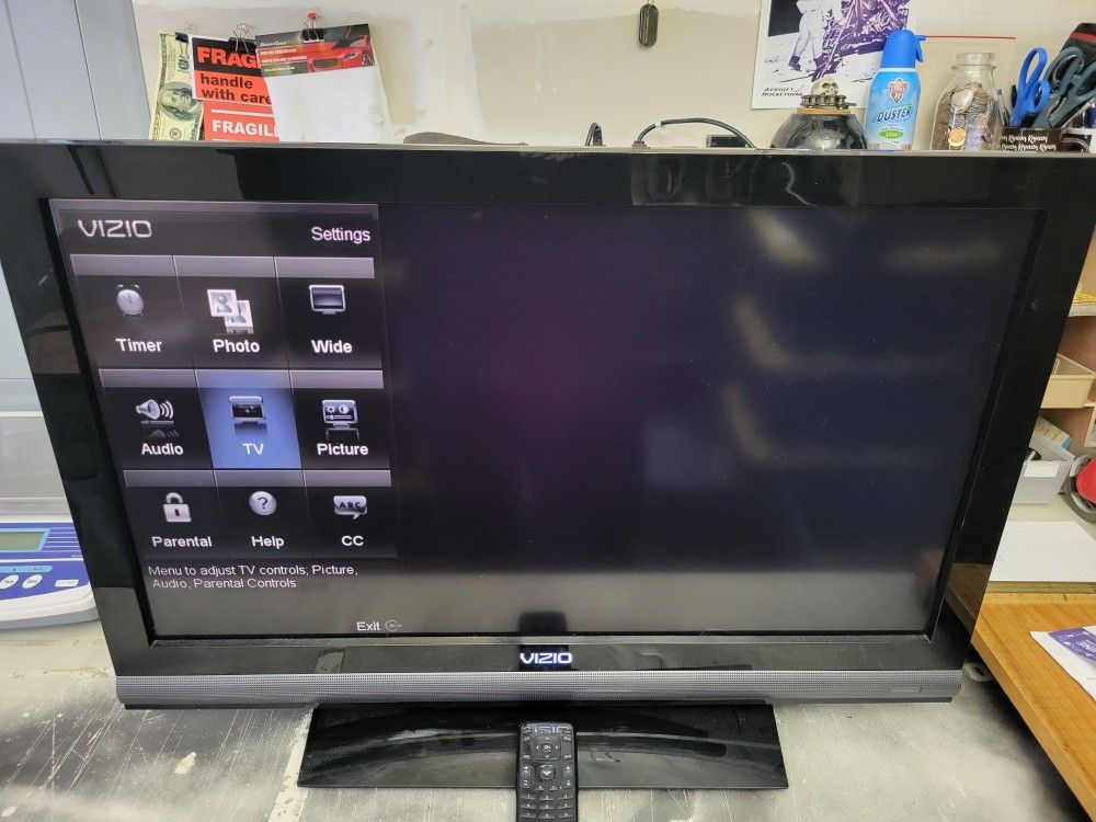 Visio 32 inch TV Model E320VA with Remote