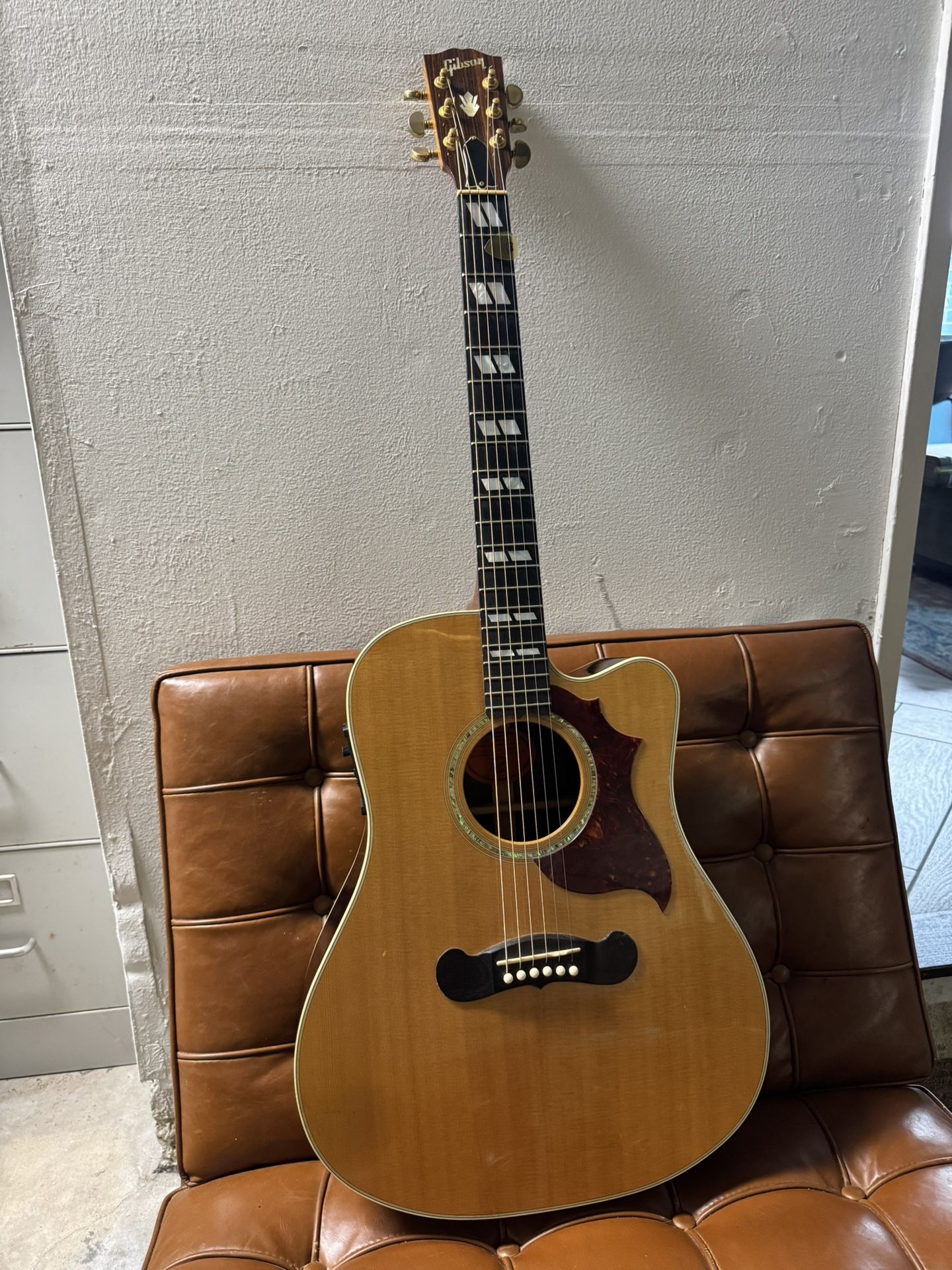 Gibson Antique Songwriter Deluxe Acoustic Guitar