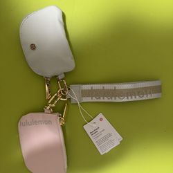 Lulu wrist wallet