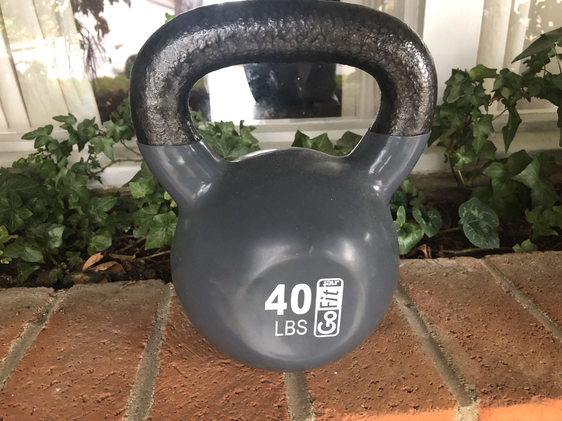 40 lbs kettle ball in excellent condition.