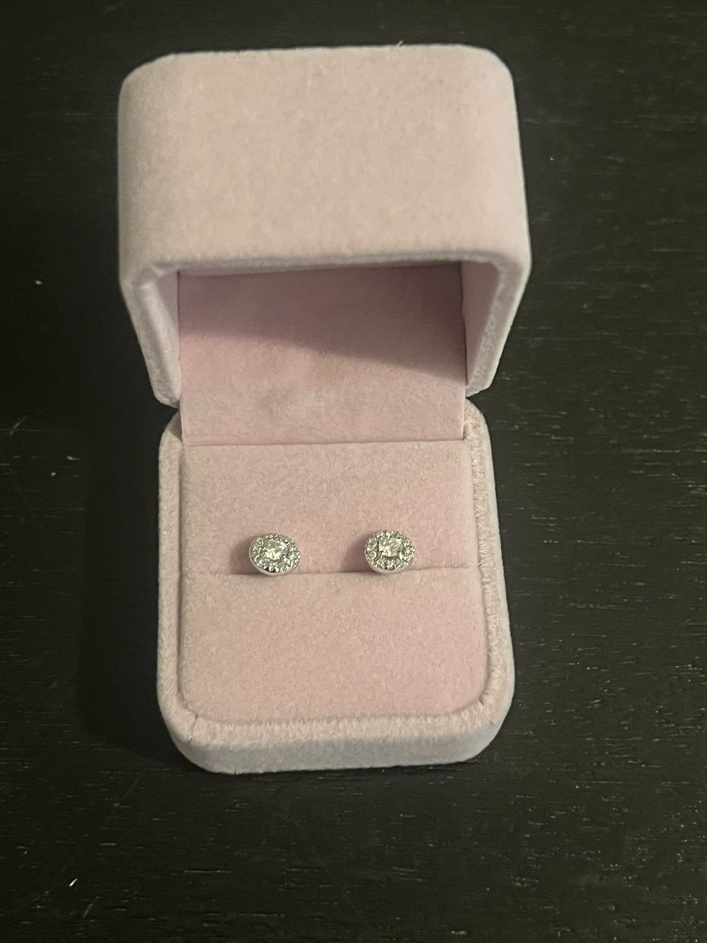 14k White Gold Stud Earring W/ Diamonds