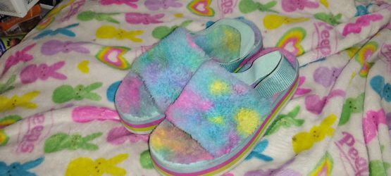 Fluffy slides with strap