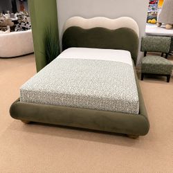 🔥 Modern Queen / Eastern King Size Bed Frame | 🚚 Delivery Available 💳 Financing Available 🔥