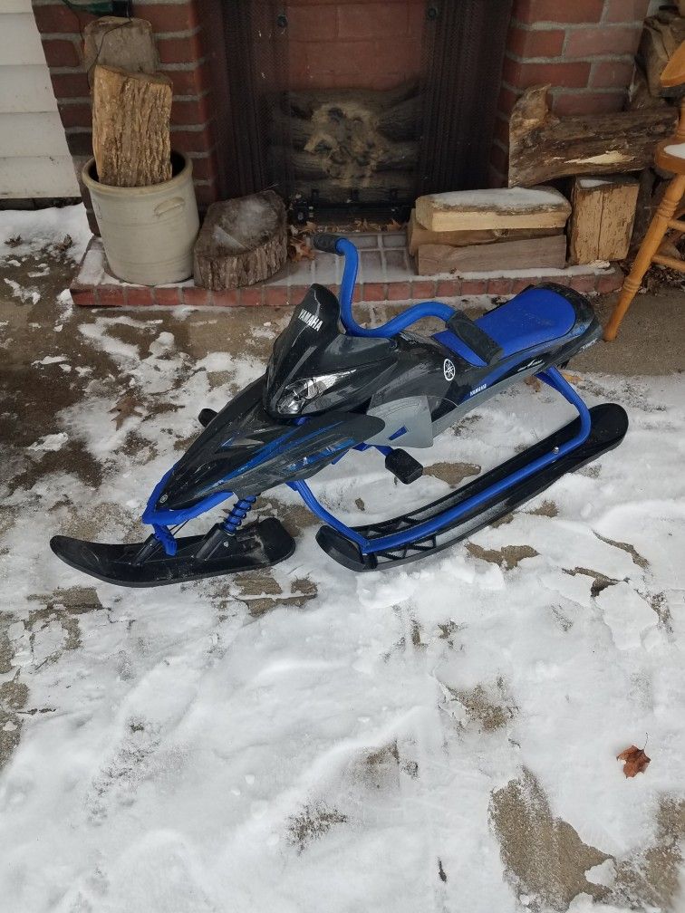 Yamaha Kid's 3 Ski Sled With Helmet