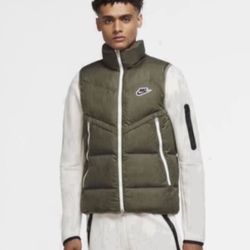 Nike Sportswear Storm-FIT Windrunner Puffer Vest in new condition size Large  
