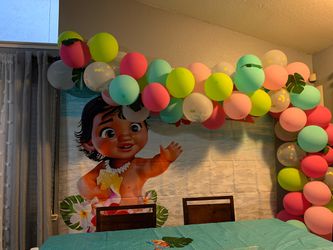 Baby Moana balloon arch & backdrop
