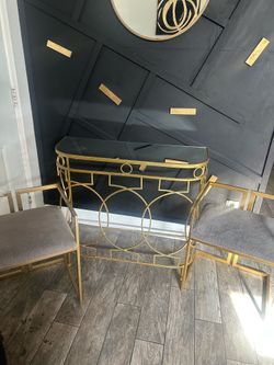 Entry table and chairs