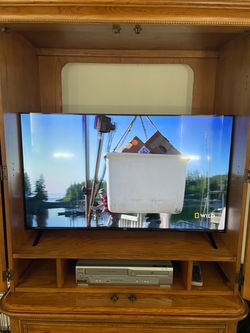 Smart TV insignia 36 inch only about three months old went with a bigger TV. Nothing’s wrong with it has a Roku connection to it.