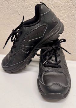 NEW BOYS SHOES SIZE 1